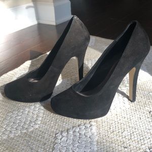 Baker size 7 black suede heels